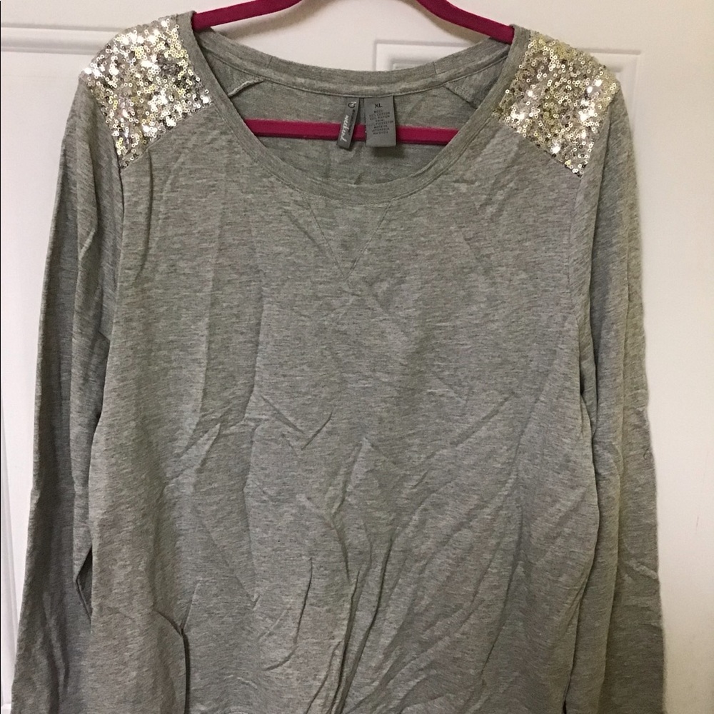 New Directions Weekend XL Grey Top with Silver Sequins.